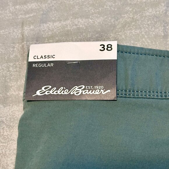 NWT Eddie Bauer Voyager Flex Chino Shorts in Evergreen, Size 38 - Picture 5 of 6